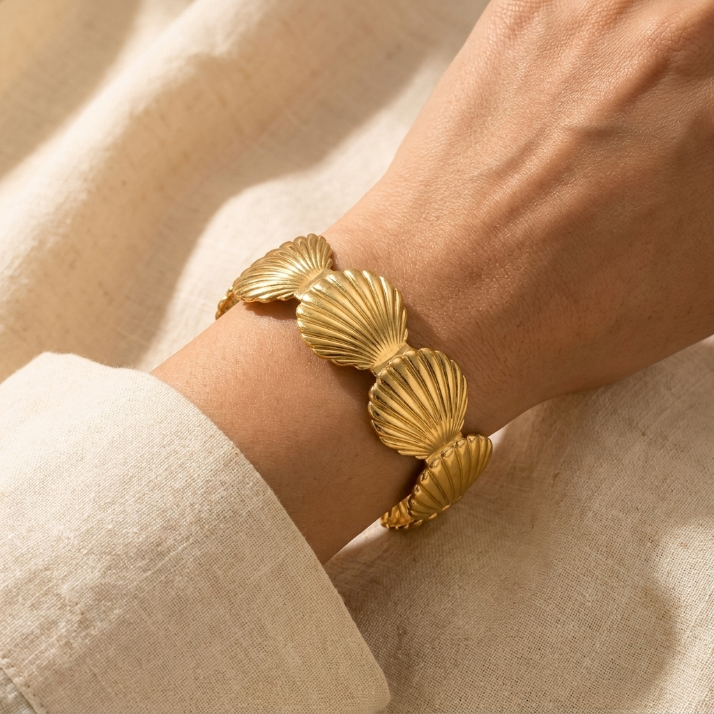 Conchiglia Shell Cuff — 18k Gold-Plated