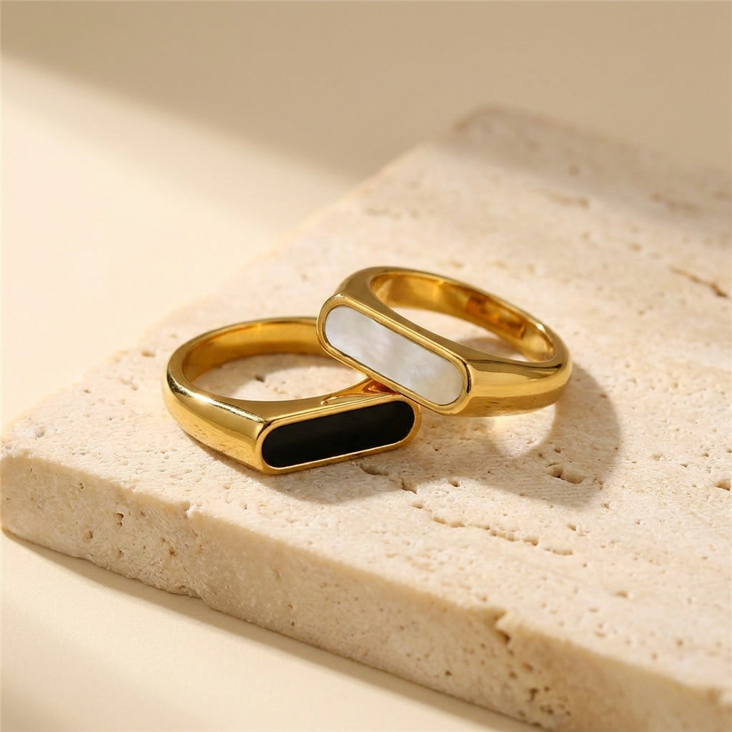 Luna Shell Signet Ring — 18k Gold-Plated Steel